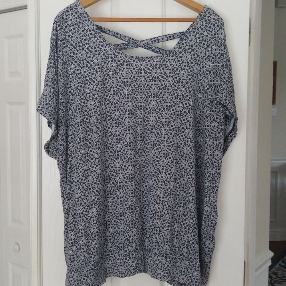 Navy and white print top